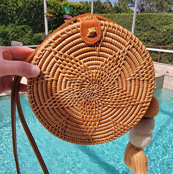 BOHO Round Woven Rattan Crossbody Bag with Pom-Pom Details - Picture 8 of 9